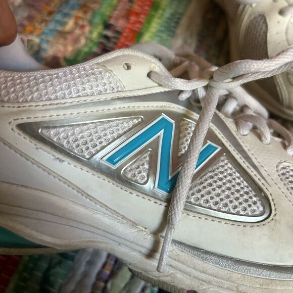 New Balance Women’s White and Blue Sneakers Size 8.5 - Picture 15 of 15